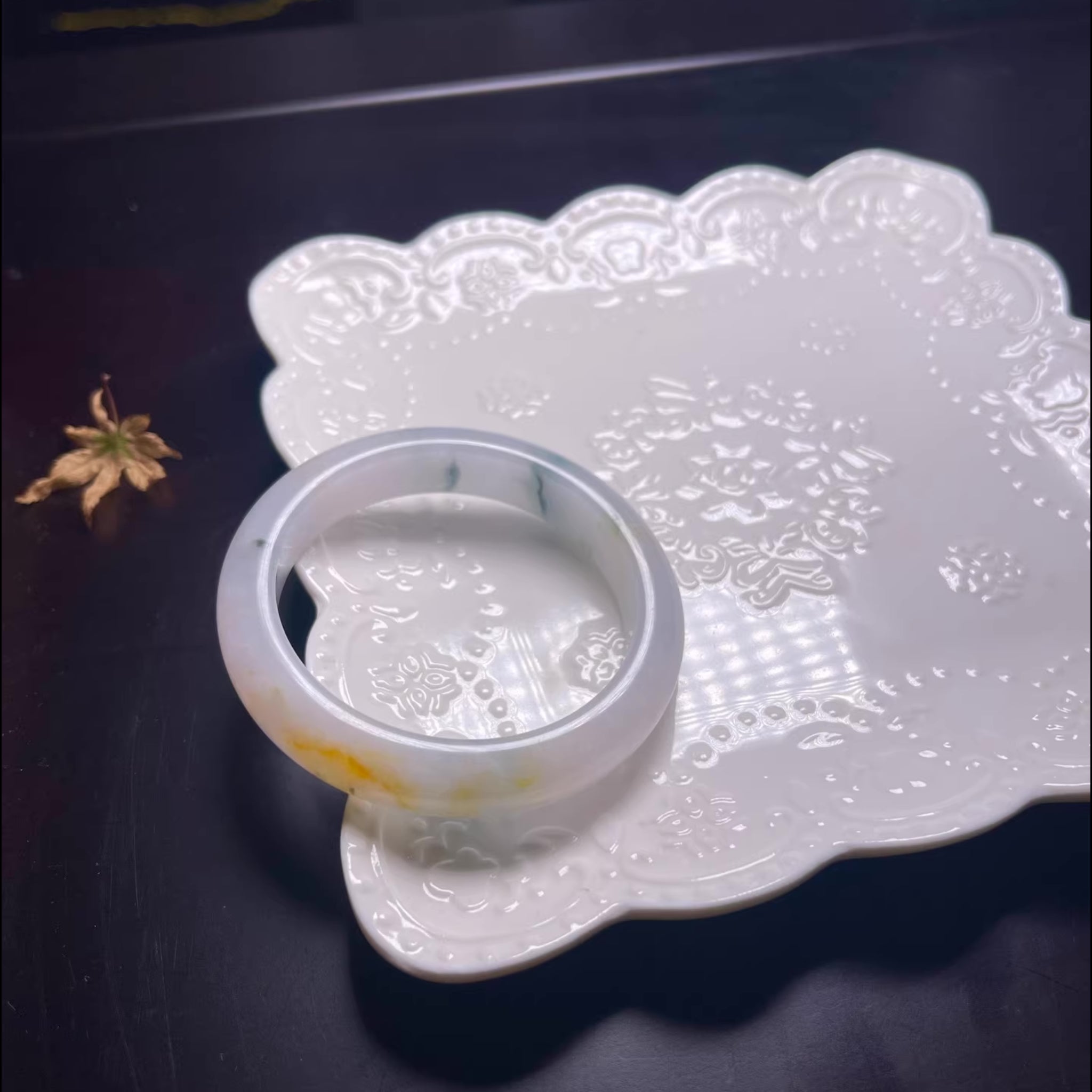 The "Sunflower Radiance" Icy Golden Splash with Floating Bloom Feature Round Bangle (55mm)