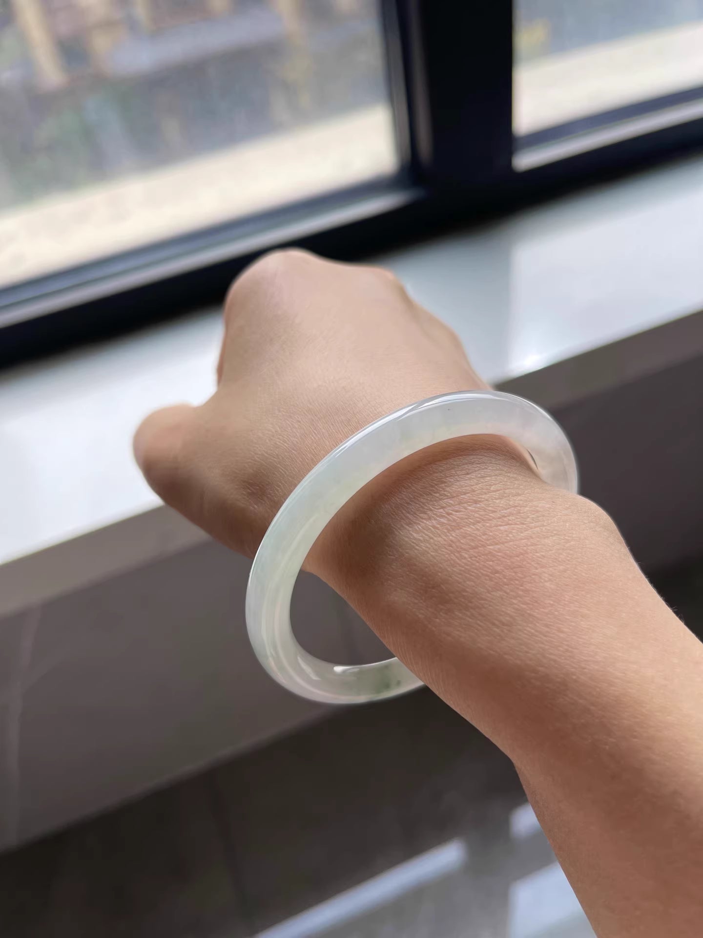 The "Morning Dew" Icy Luster Floating Bloom Thin Round Bangle (57.2mm)