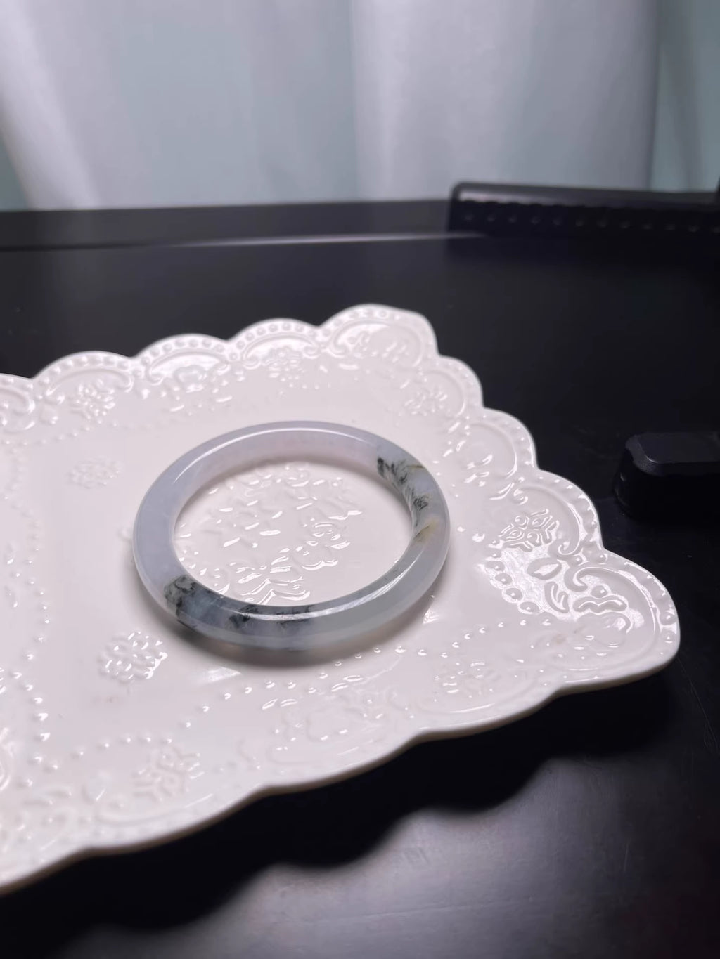 The "Ink Wash Seaweed Bloom" Icy-Gel Jadeite Round Bangle (59.4mm)
