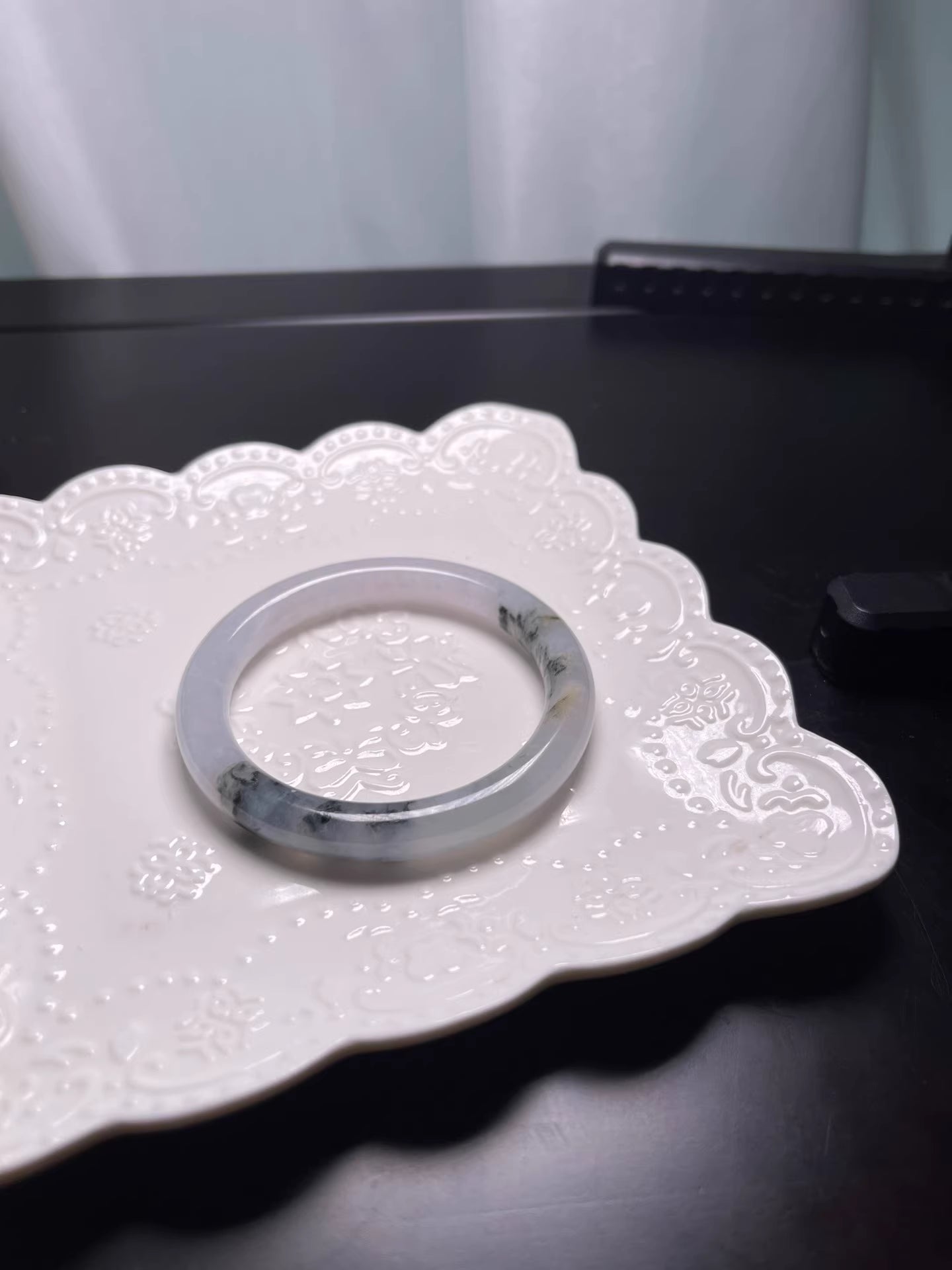The "Ink Wash Seaweed Bloom" Icy-Gel Jadeite Round Bangle (59.4mm)