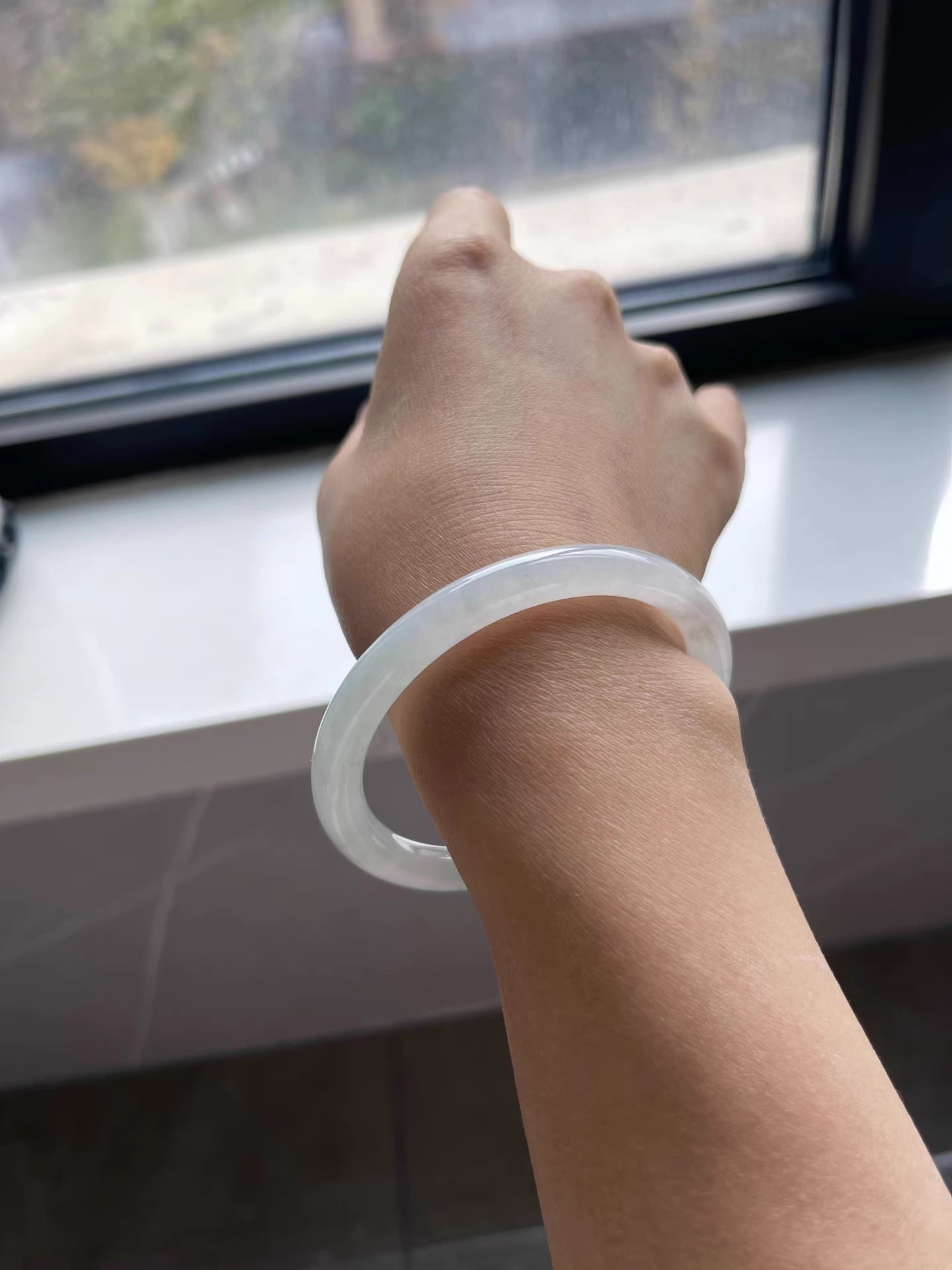 The "Morning Dew" Icy Luster Floating Bloom Thin Round Bangle (57.2mm)