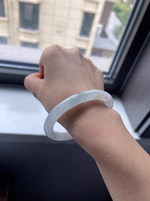 The "Frozen Garden" Icy Jadeite Round Bangle (59mm)