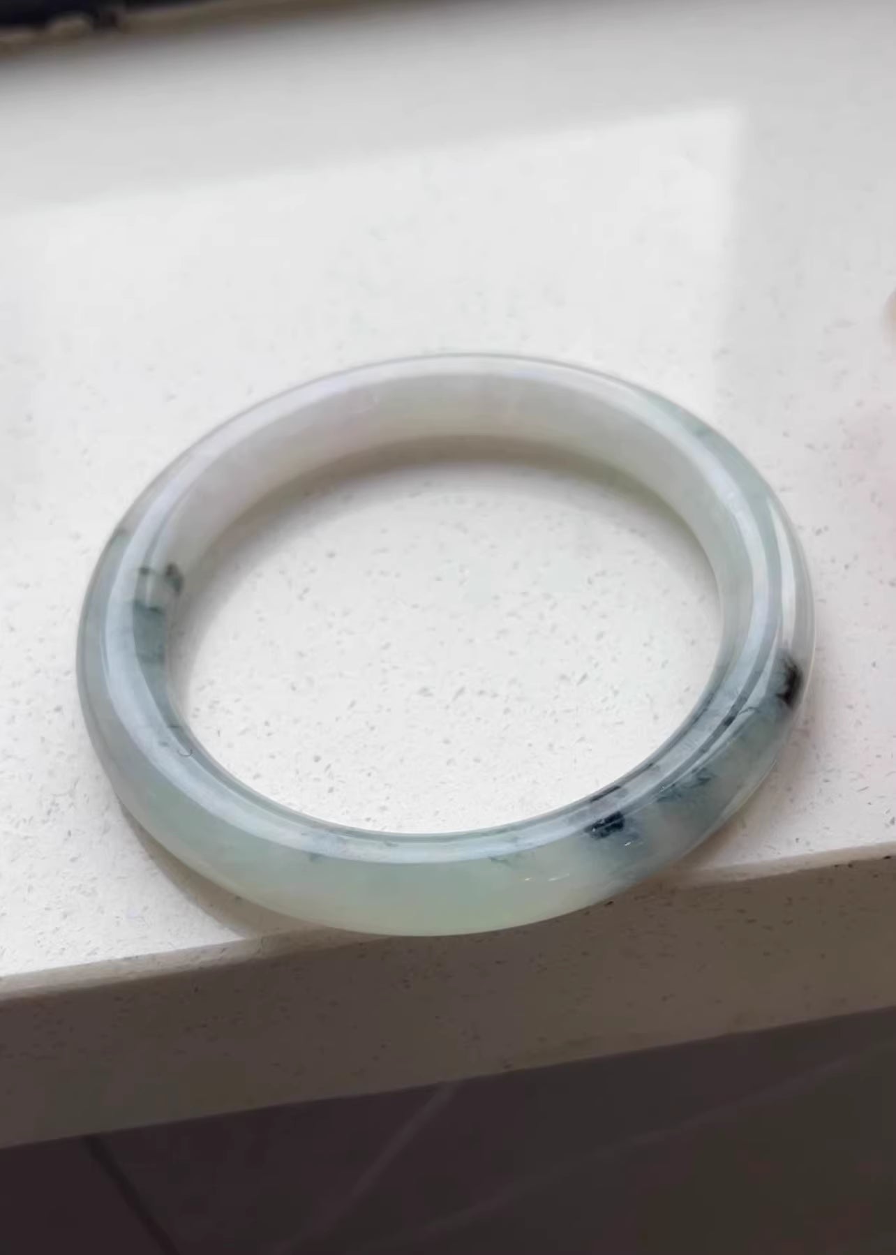 The "Ink Wash Seaweed Bloom" Icy-Gel Jadeite Round Bangle (59.4mm)